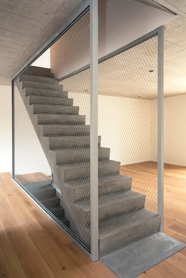 REFH Schleinikon, Treppenhaus Hochformat